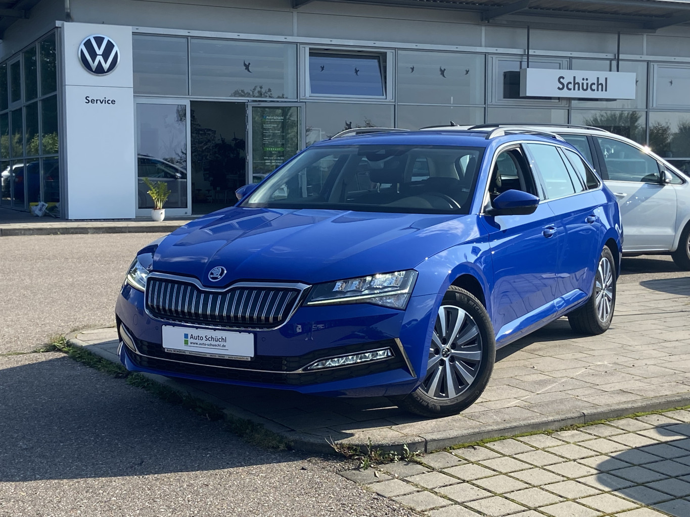 Skoda Superb Combi iV 1.4 TSI DSG Ambition NAVI+STANDHEIZUNG+LED+NAVI+AHK+SMART-LINK+KAMERA+4xSHZ+VIRTUAL-COCKPIT+PARKASSIST+DAB+BLUETOOTH+GRA+KEYLESS